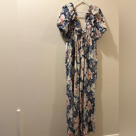 Yumi Kim Navy and Peach Floral jumpsuit - size large - puff sleeve - open back - Picture 10 of 10
